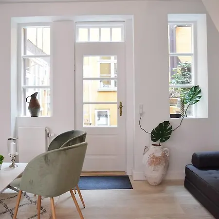Unique House W. 4 Floors *