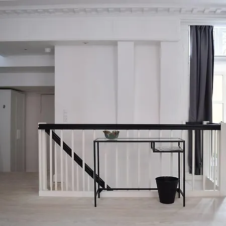 Unique House W. 4 Floors *