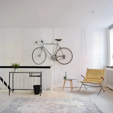 아파트 Unique House W. 4 Floors *